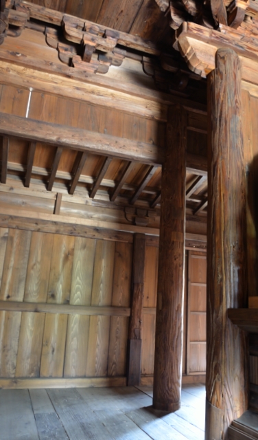 10 竜禅寺三仏堂(3) 須弥壇裏