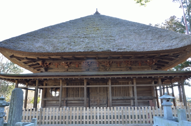 正面から見て右手から