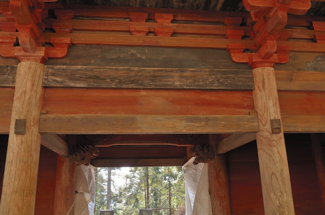 裏から表を見る