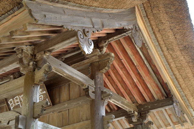 右手から屋根裏