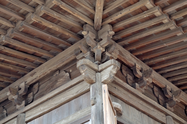 10.前面と側面の軒下