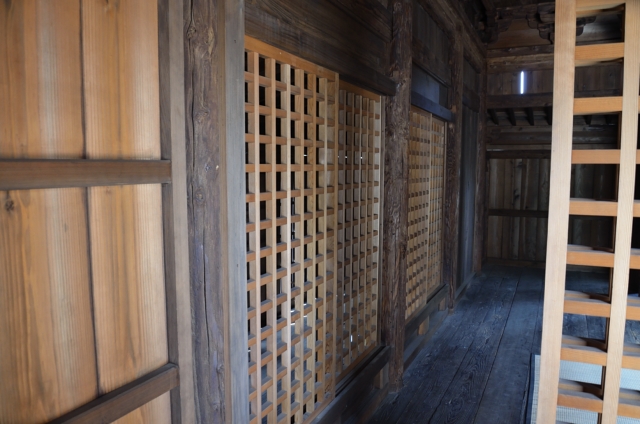 18.正面の外陣から